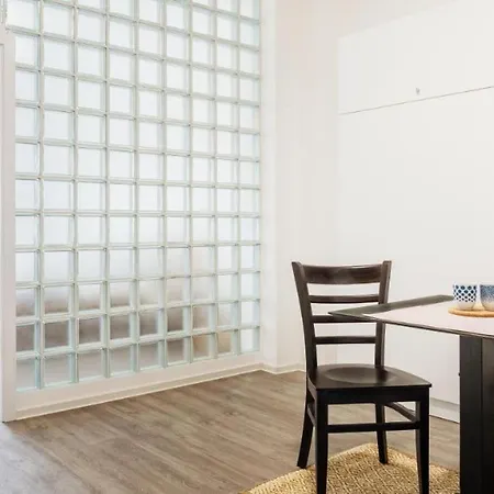 Self Check-in By Amber Bratysława