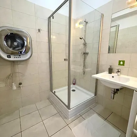 Self Check-in By Amber ブラチスラヴァ